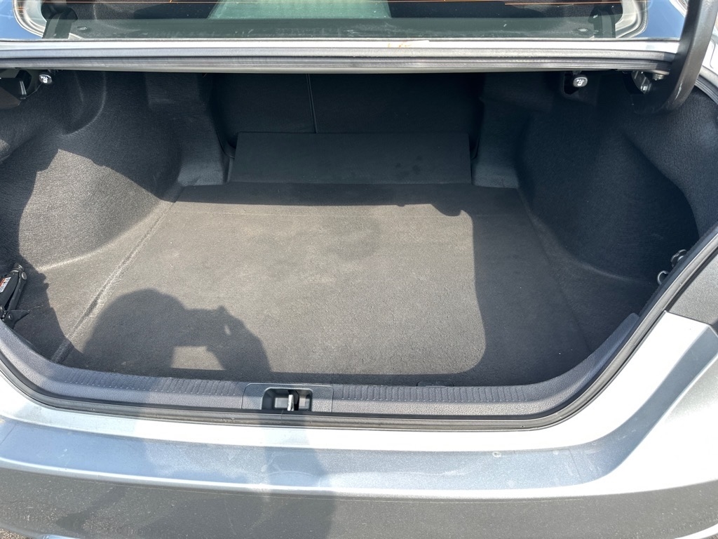 Toyota Camry SE Auto (Natl) 2021