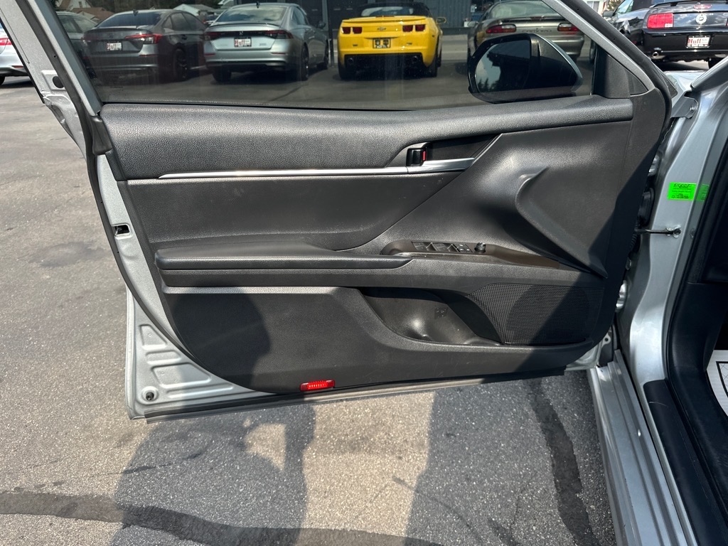 Toyota Camry SE Auto (Natl) 2021