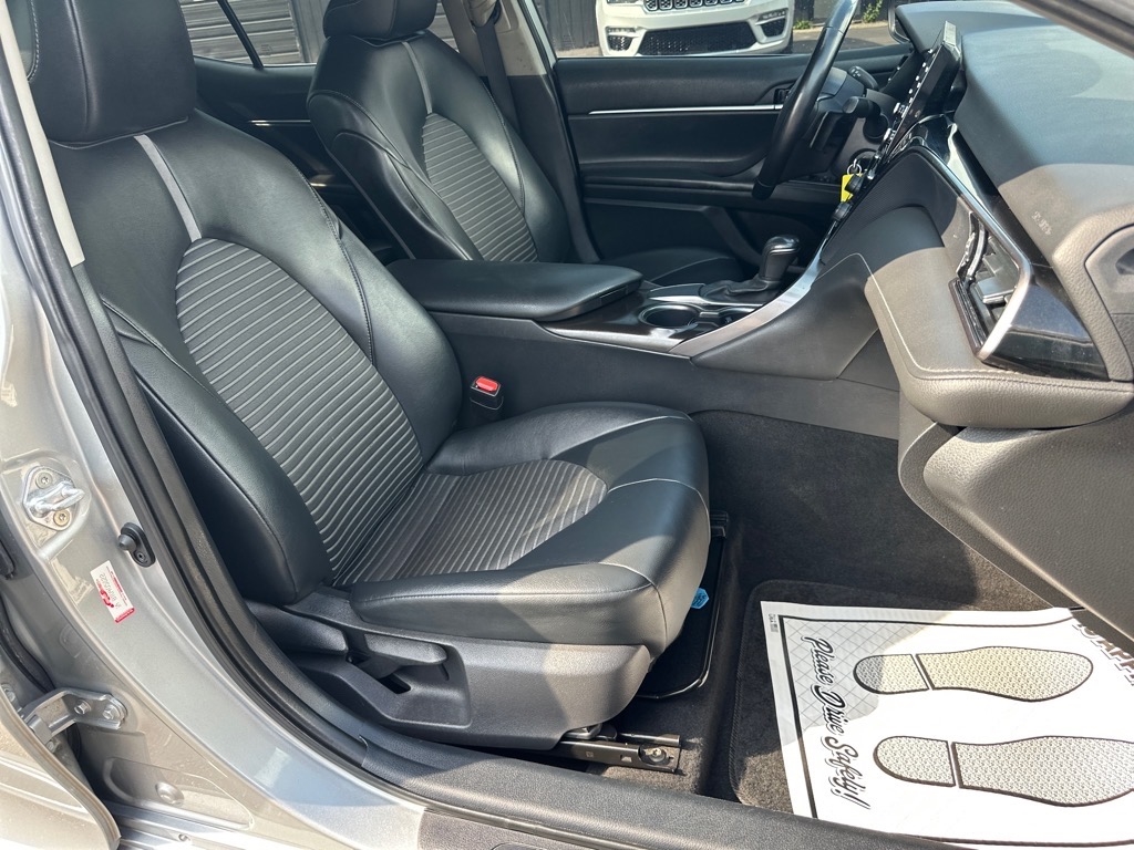 Toyota Camry SE Auto (Natl) 2021