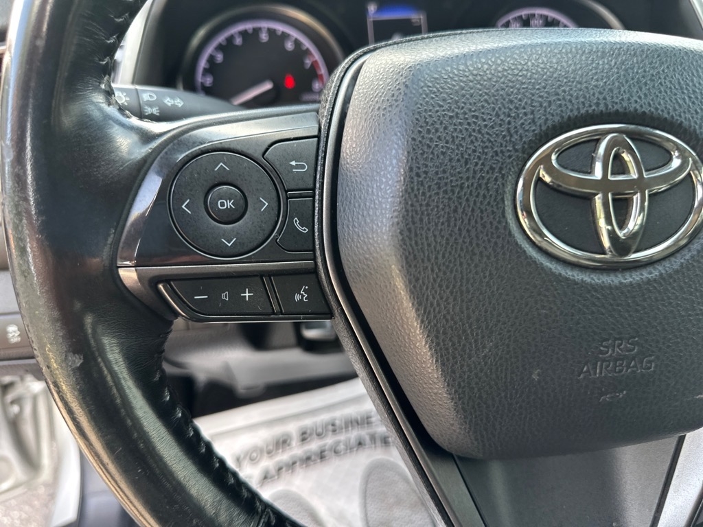 Toyota Camry SE Auto (Natl) 2021