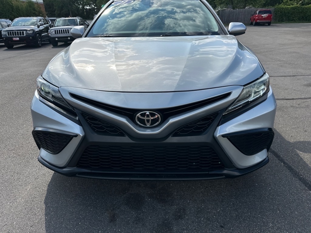 Toyota Camry SE Auto (Natl) 2021