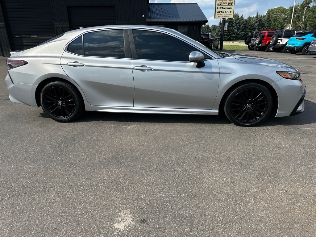 Toyota Camry SE Auto (Natl) 2021