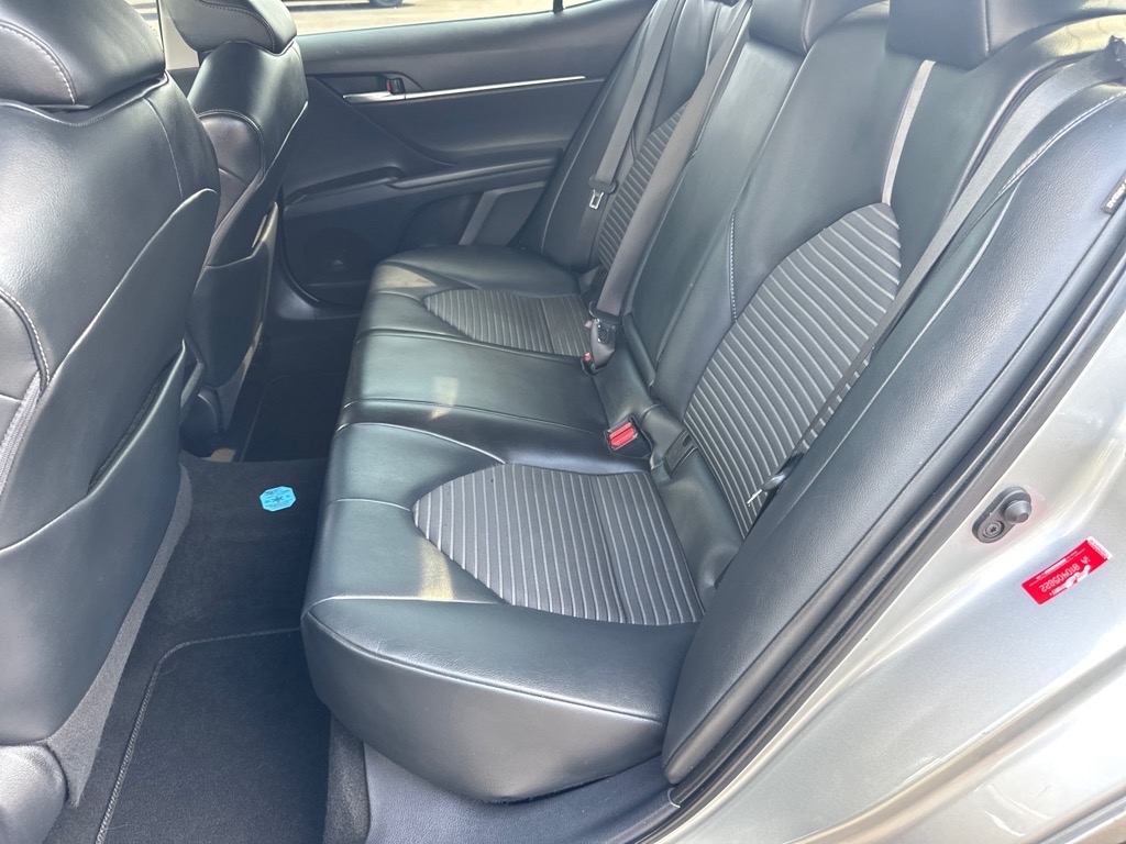 Toyota Camry SE Auto (Natl) 2021