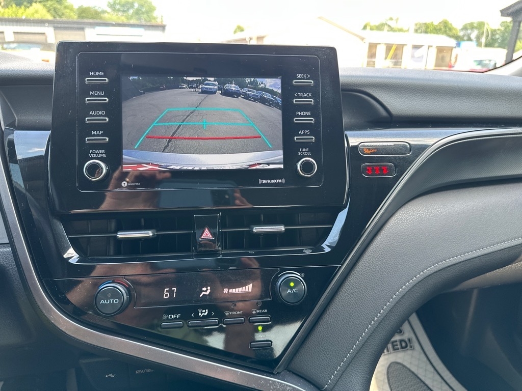 Toyota Camry SE Auto (Natl) 2021