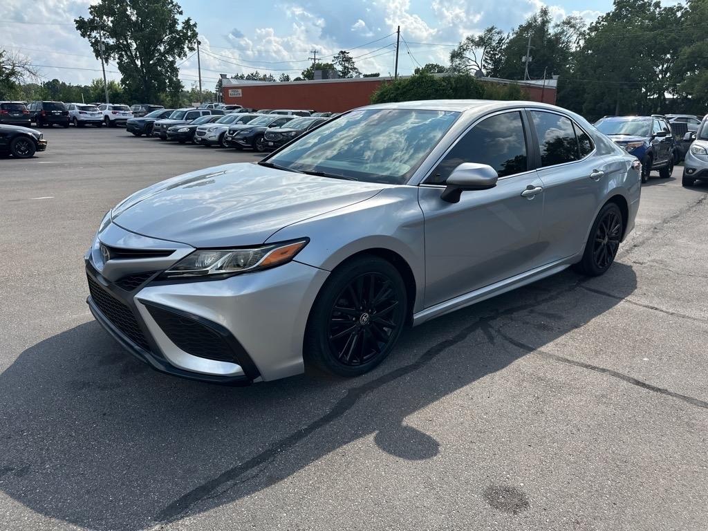 Toyota Camry SE Auto (Natl) 2021