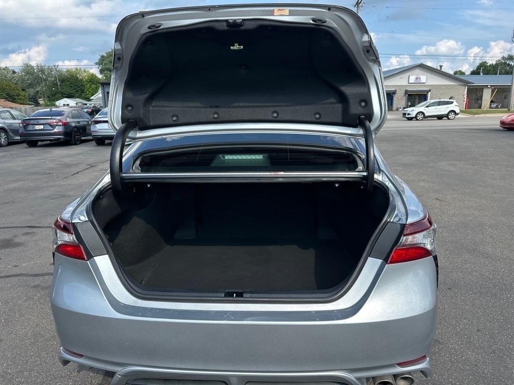 Toyota Camry SE Auto (Natl) 2021