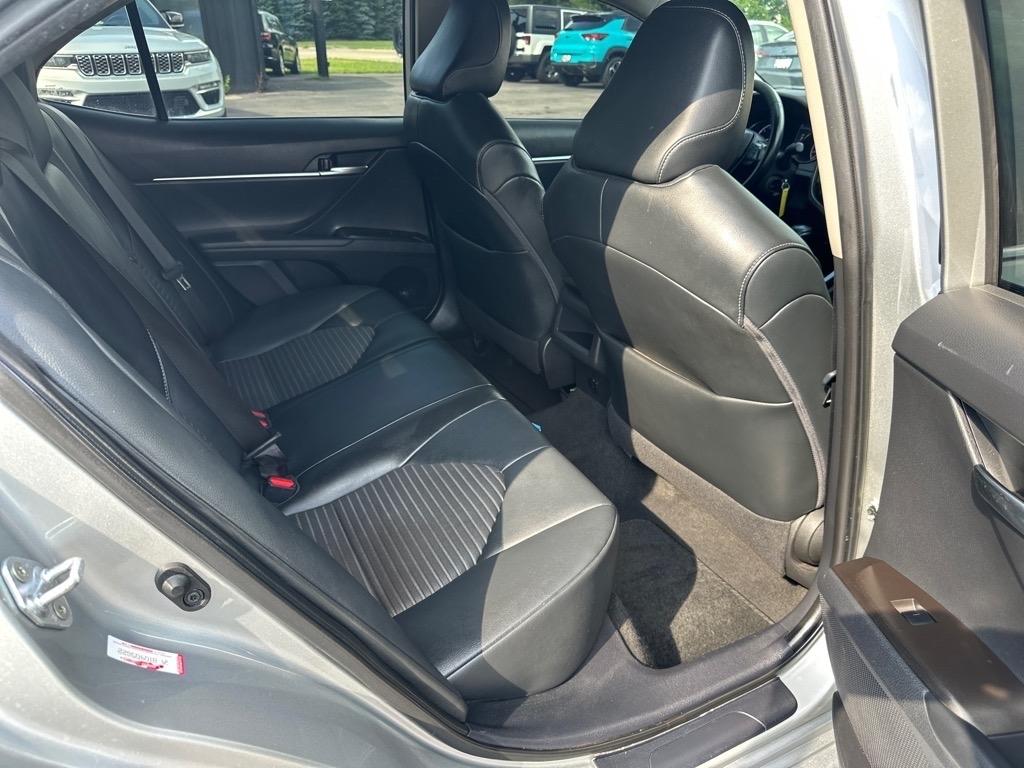 Toyota Camry SE Auto (Natl) 2021