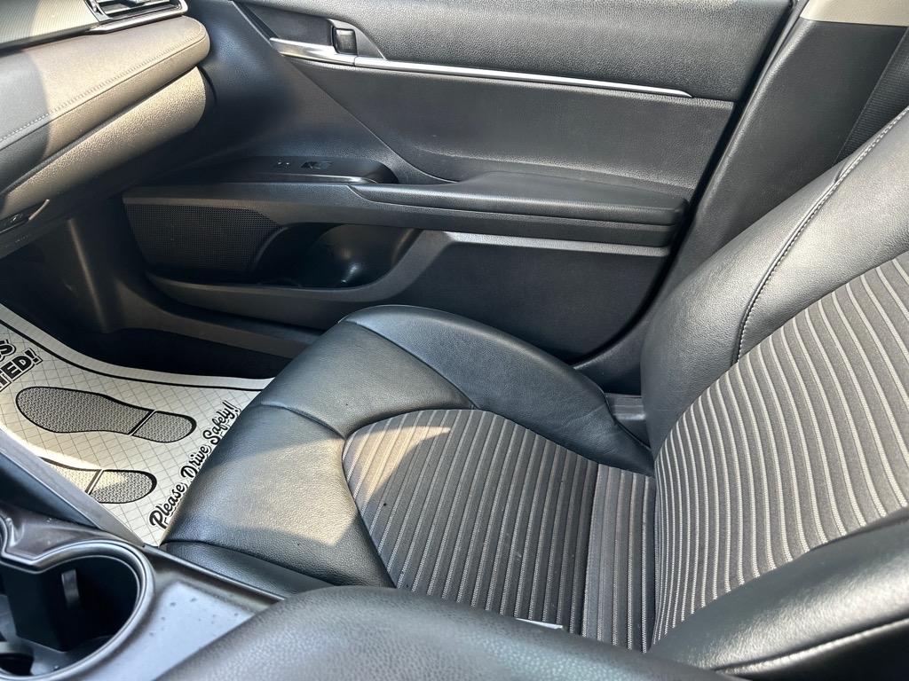 Toyota Camry SE Auto (Natl) 2021