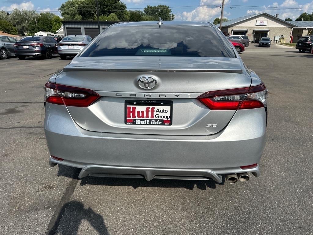 Toyota Camry SE Auto (Natl) 2021