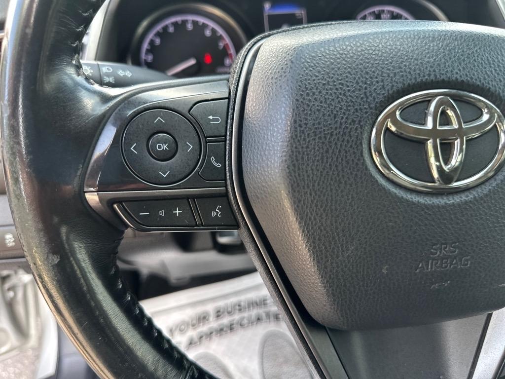 Toyota Camry SE Auto (Natl) 2021