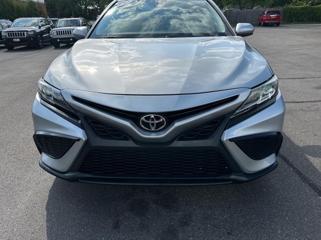 Toyota Camry SE Auto (Natl) 2021