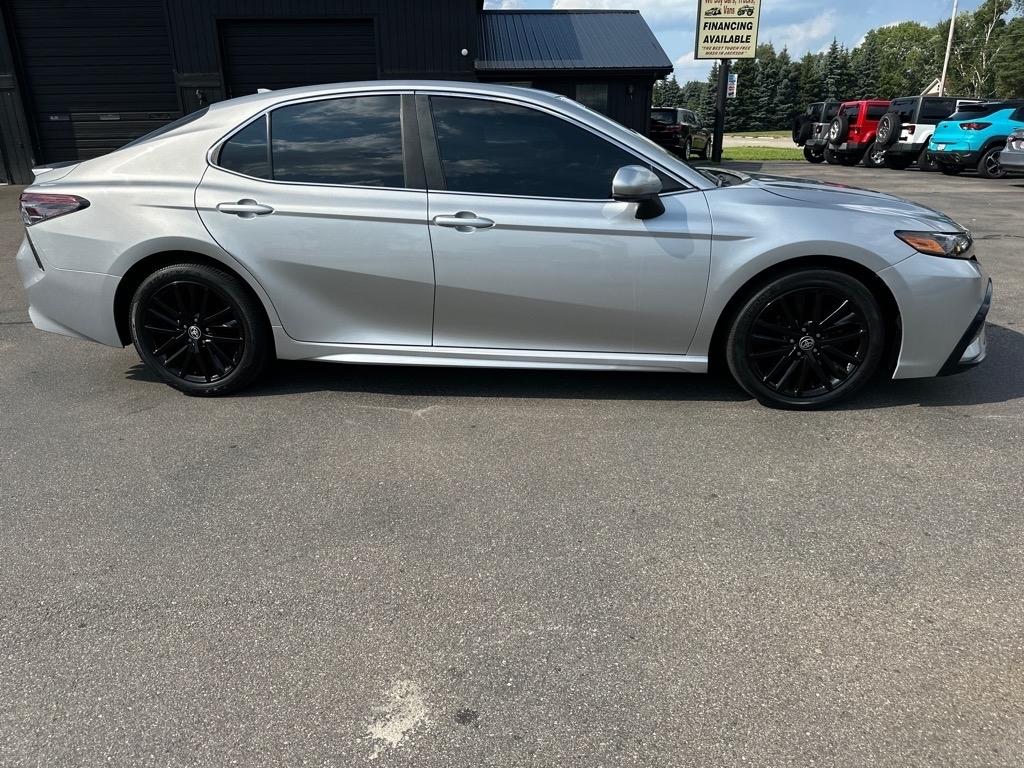 Toyota Camry SE Auto (Natl) 2021