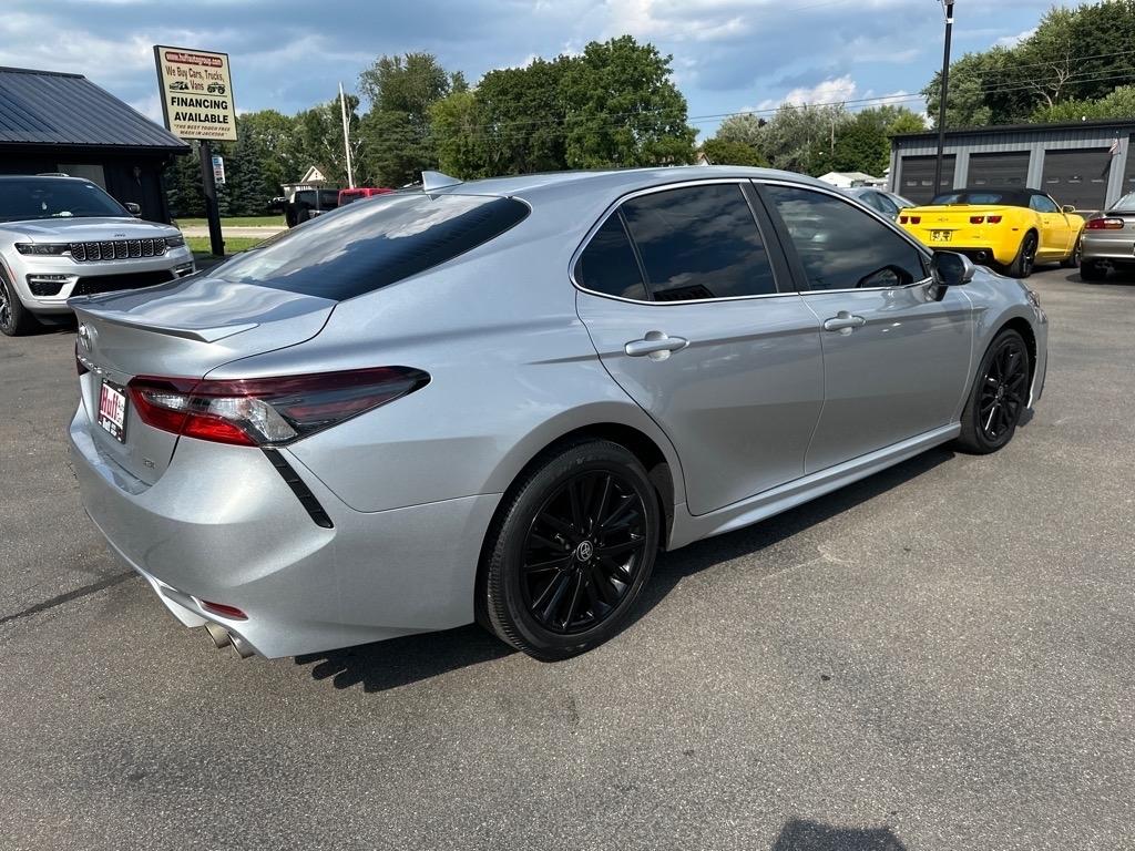 Toyota Camry SE Auto (Natl) 2021