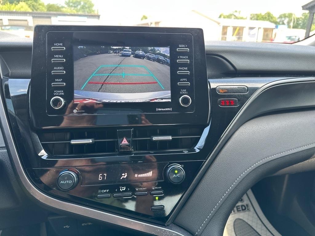 Toyota Camry SE Auto (Natl) 2021