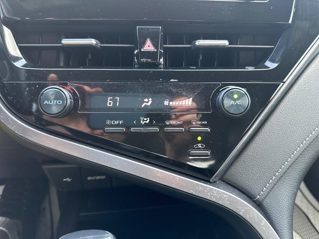 Toyota Camry SE Auto (Natl) 2021