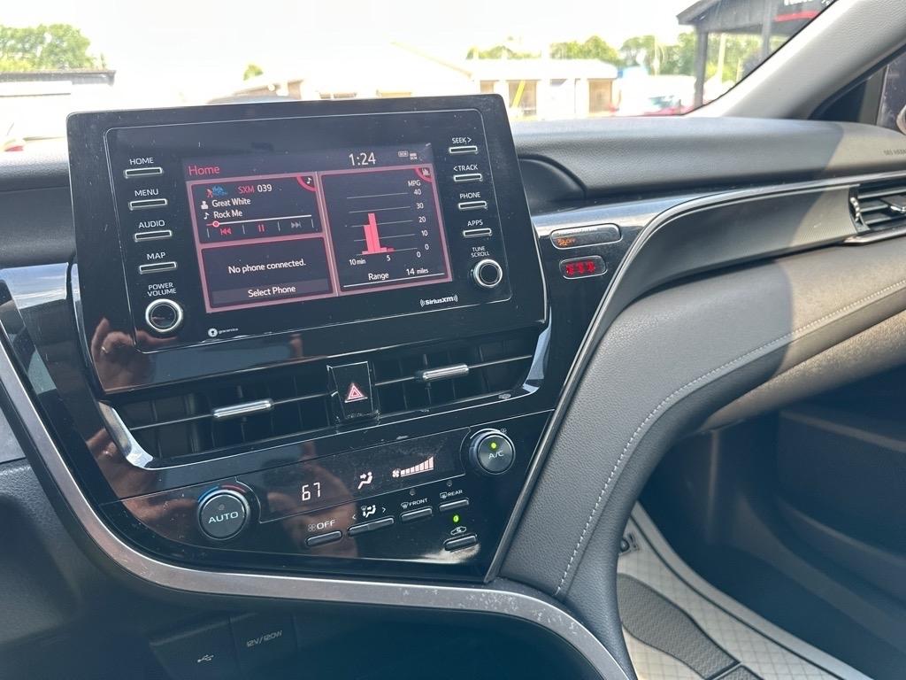 Toyota Camry SE Auto (Natl) 2021