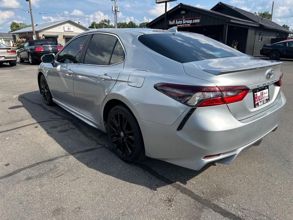 Toyota Camry SE Auto (Natl) 2021