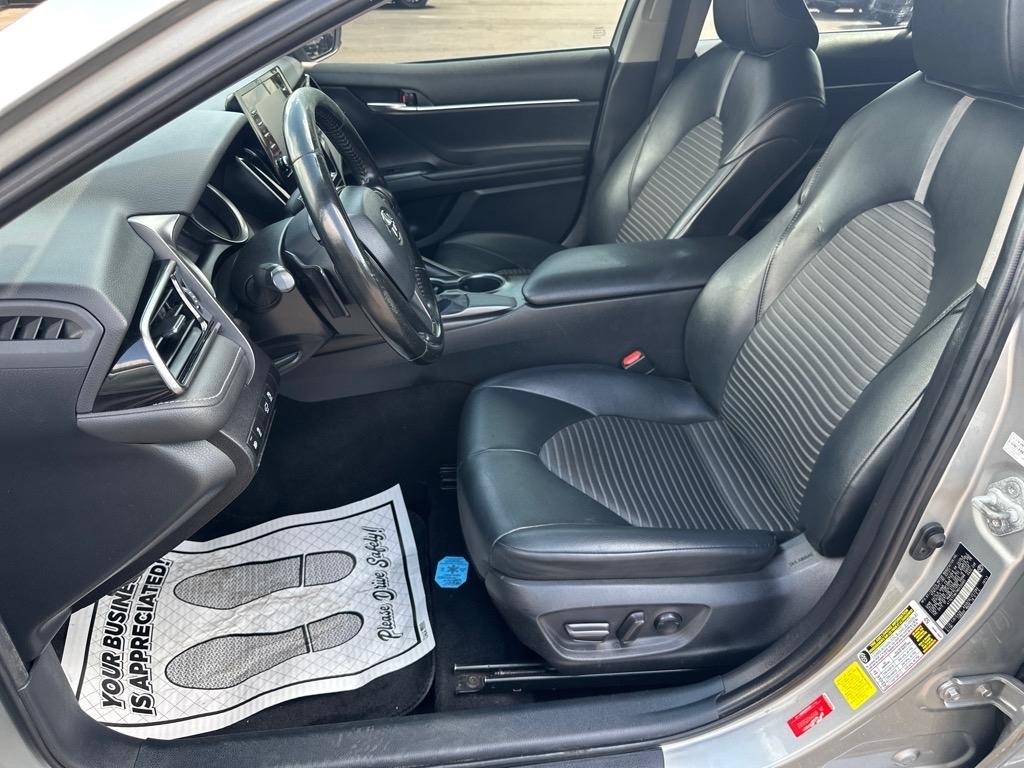 Toyota Camry SE Auto (Natl) 2021