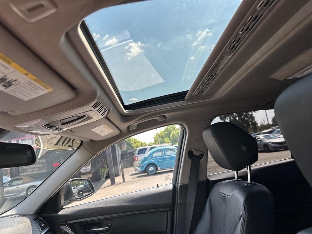 BMW 3 Series 4dr Sdn 328i xDrive AWD SULEV South Africa 2015