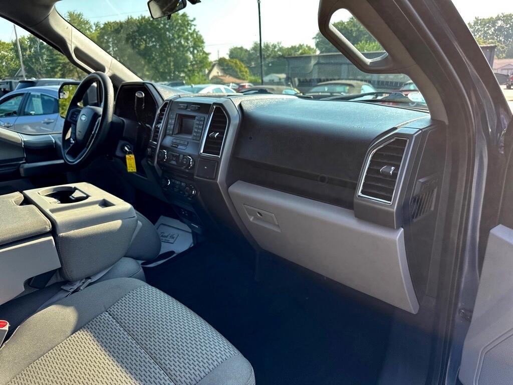 2015 Ford F-150 XLT photo 17