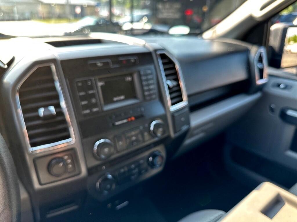 2015 Ford F-150 XLT photo 21