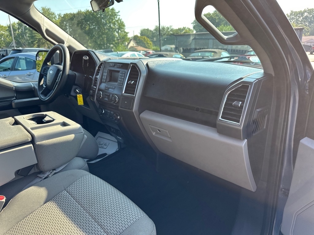 Ford F-150 4WD SuperCrew 145" Lariat 2015