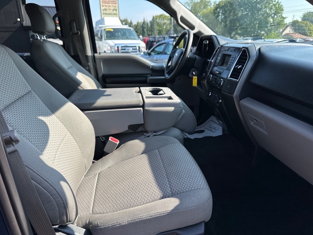 Ford F-150 4WD SuperCrew 145" Lariat 2015