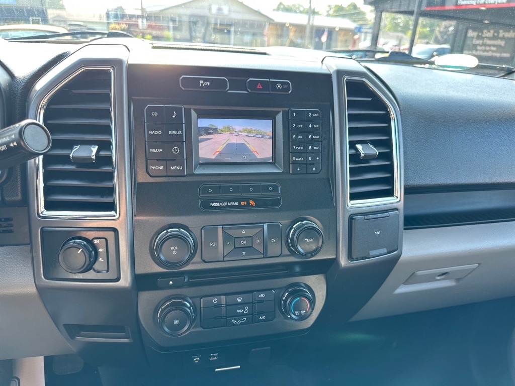 Ford F-150 4WD SuperCrew 145" Lariat 2015