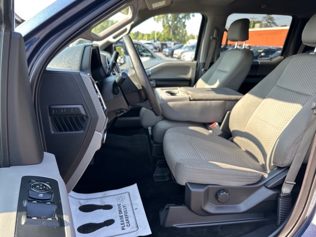 Ford F-150 4WD SuperCrew 145" Lariat 2015