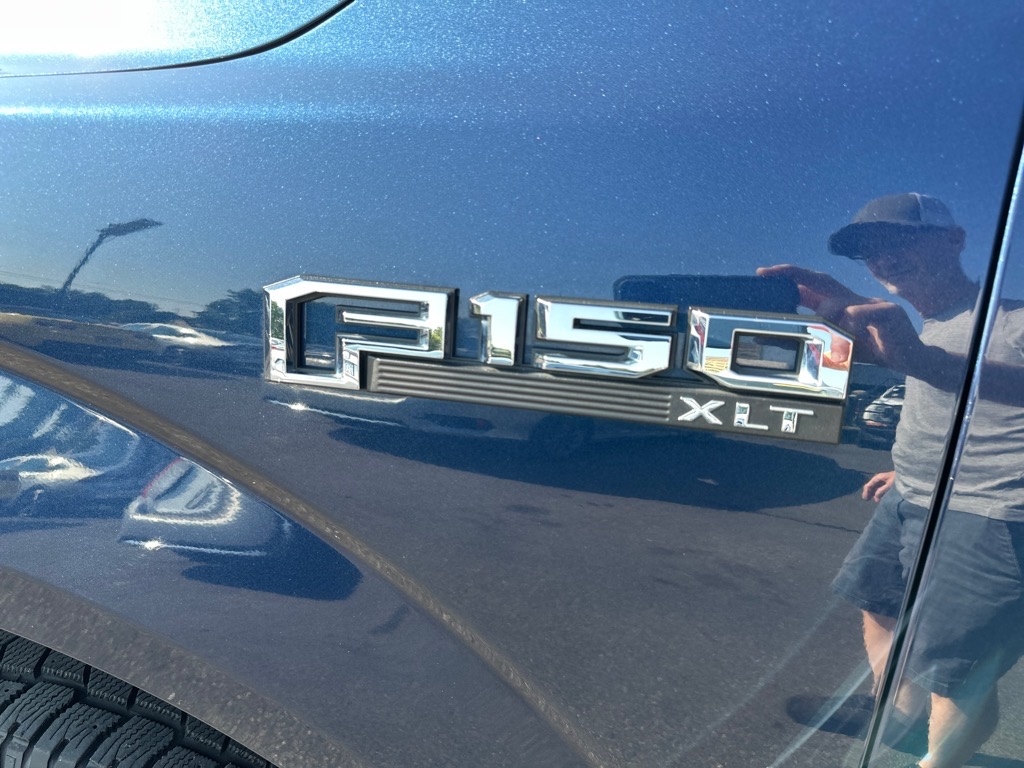 Ford F-150 4WD SuperCrew 145" Lariat 2015