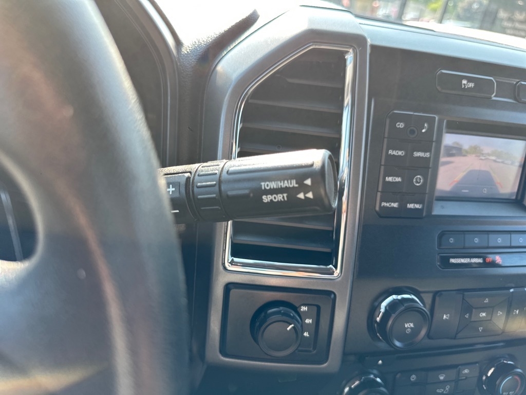 Ford F-150 4WD SuperCrew 145" Lariat 2015