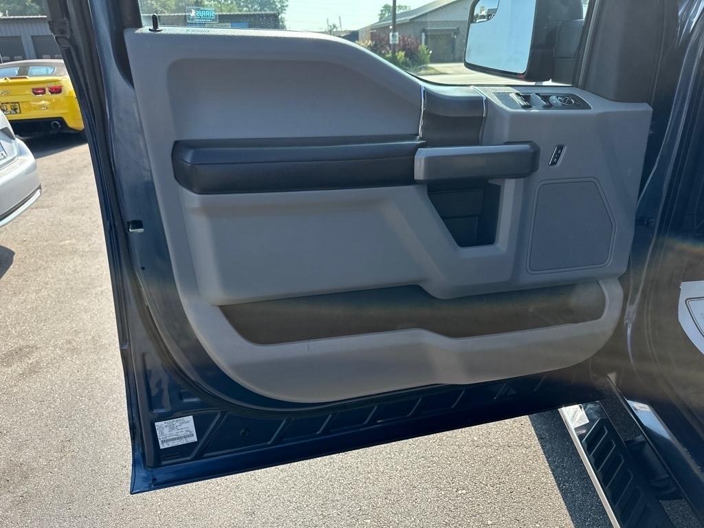 Ford F-150 4WD SuperCrew 145" Lariat 2015