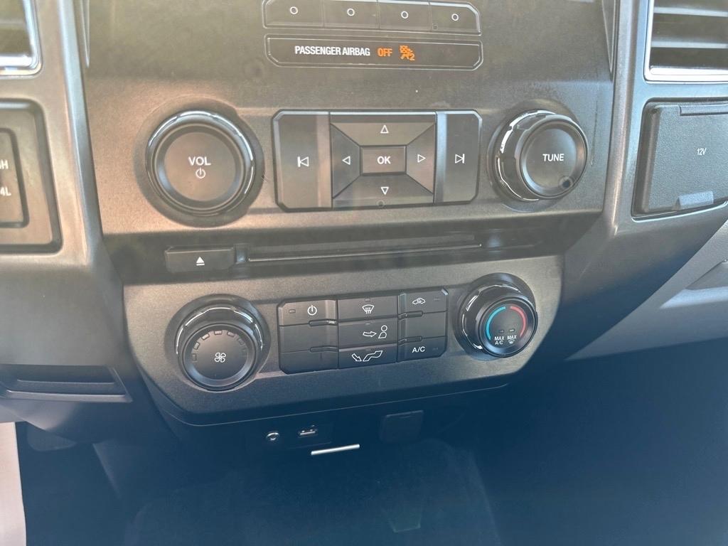 Ford F-150 4WD SuperCrew 145" Lariat 2015