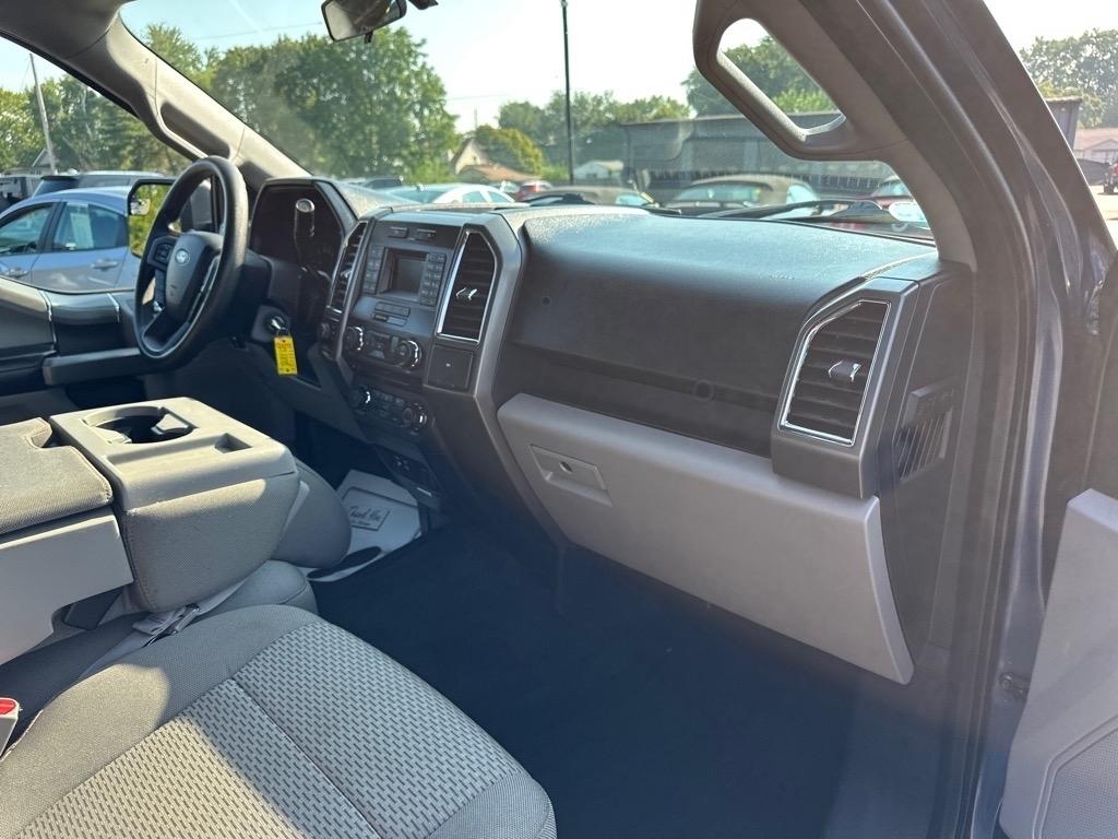 Ford F-150 4WD SuperCrew 145" Lariat 2015