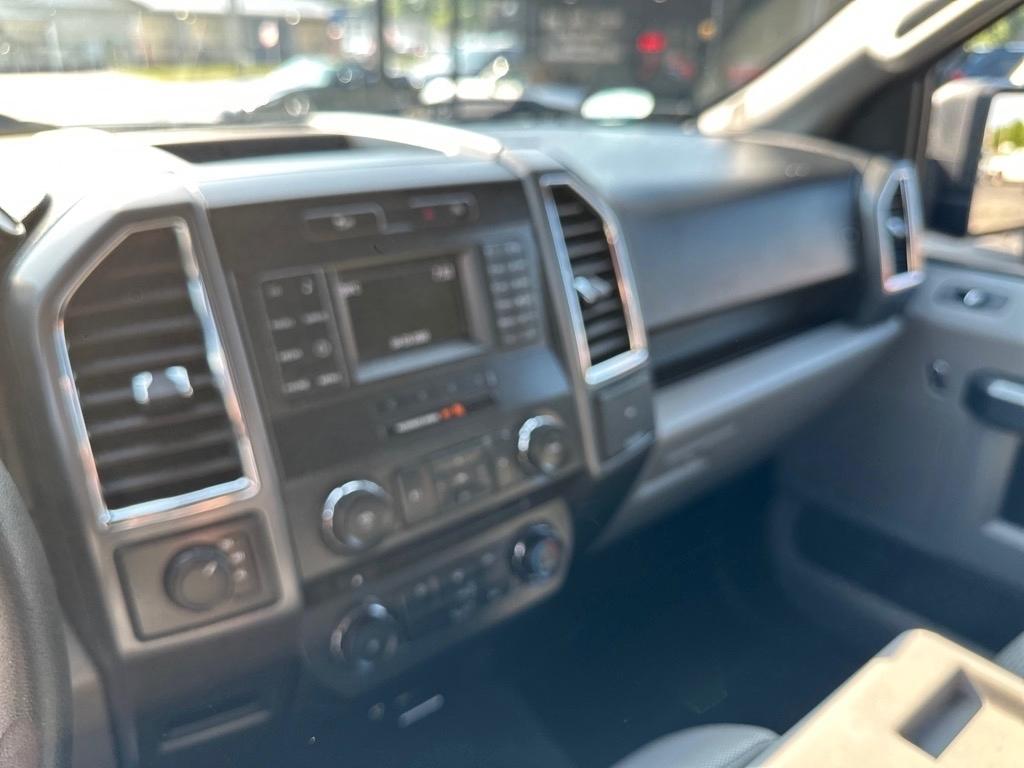 Ford F-150 4WD SuperCrew 145" Lariat 2015