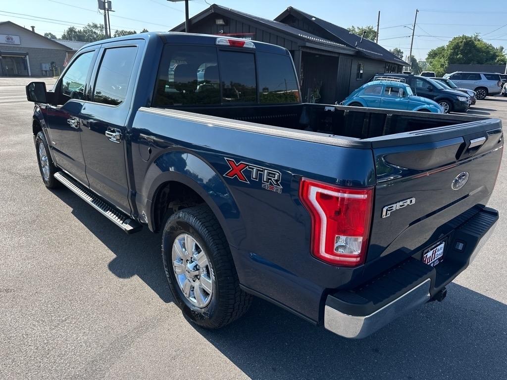 Ford F-150 4WD SuperCrew 145" Lariat 2015