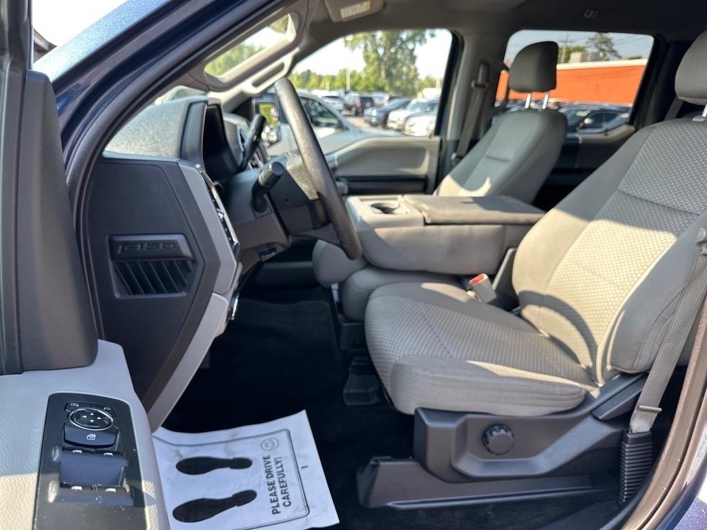 Ford F-150 4WD SuperCrew 145" Lariat 2015