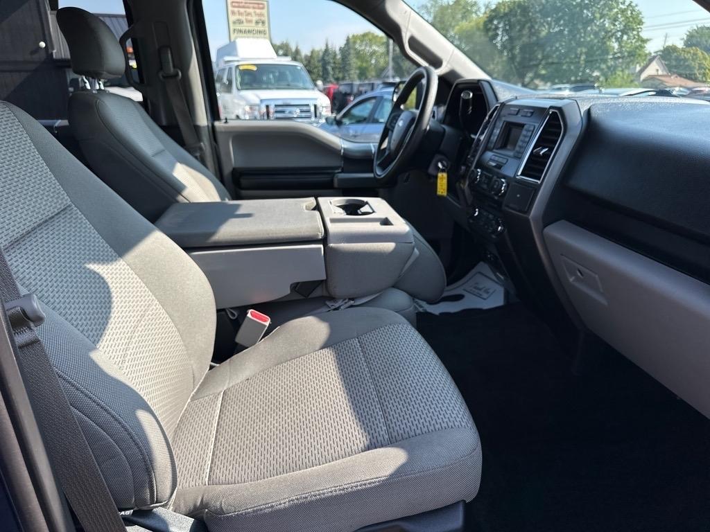 Ford F-150 4WD SuperCrew 145" Lariat 2015