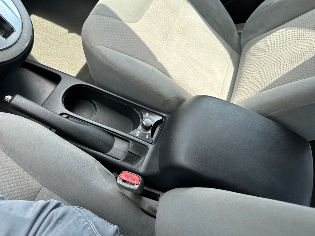 Nissan Sentra 4dr Sdn I4 CVT 2.0 2011