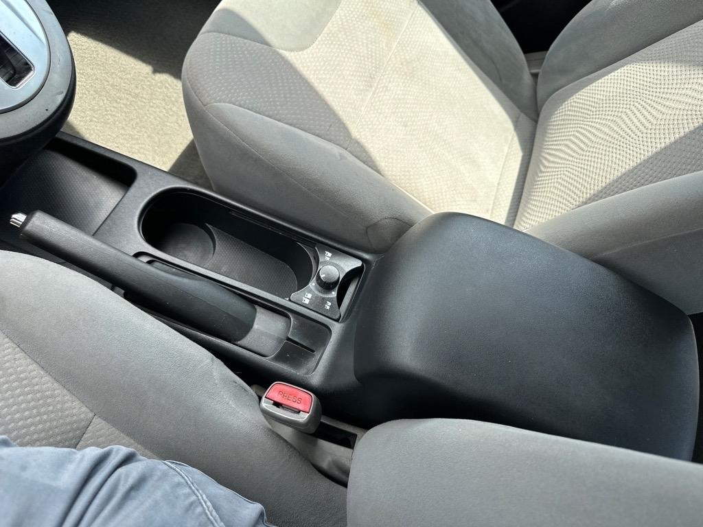 Nissan Sentra 4dr Sdn I4 CVT 2.0 2011