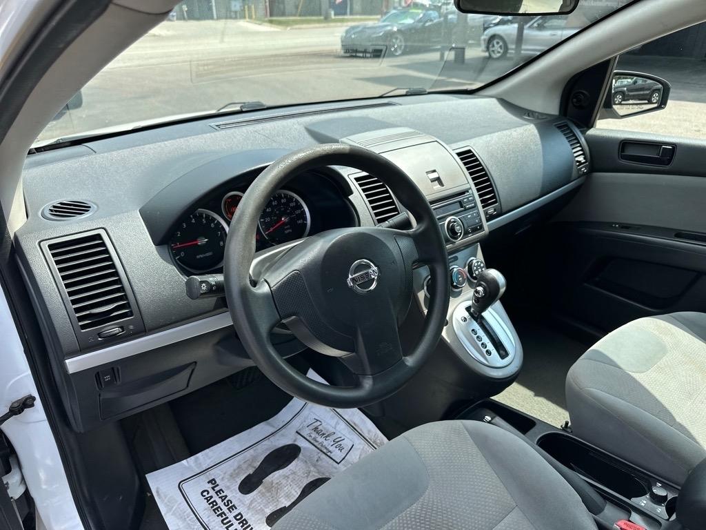 Nissan Sentra 4dr Sdn I4 CVT 2.0 2011