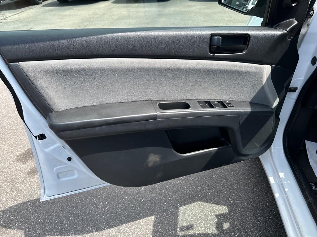 Nissan Sentra 4dr Sdn I4 CVT 2.0 2011