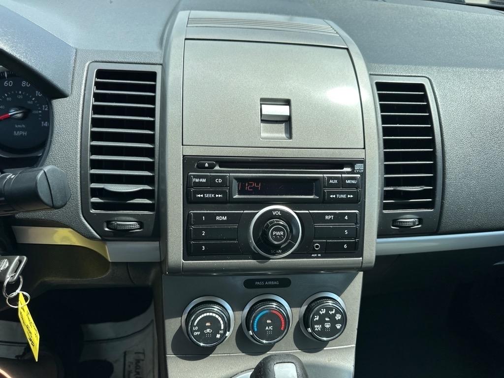 Nissan Sentra 4dr Sdn I4 CVT 2.0 2011