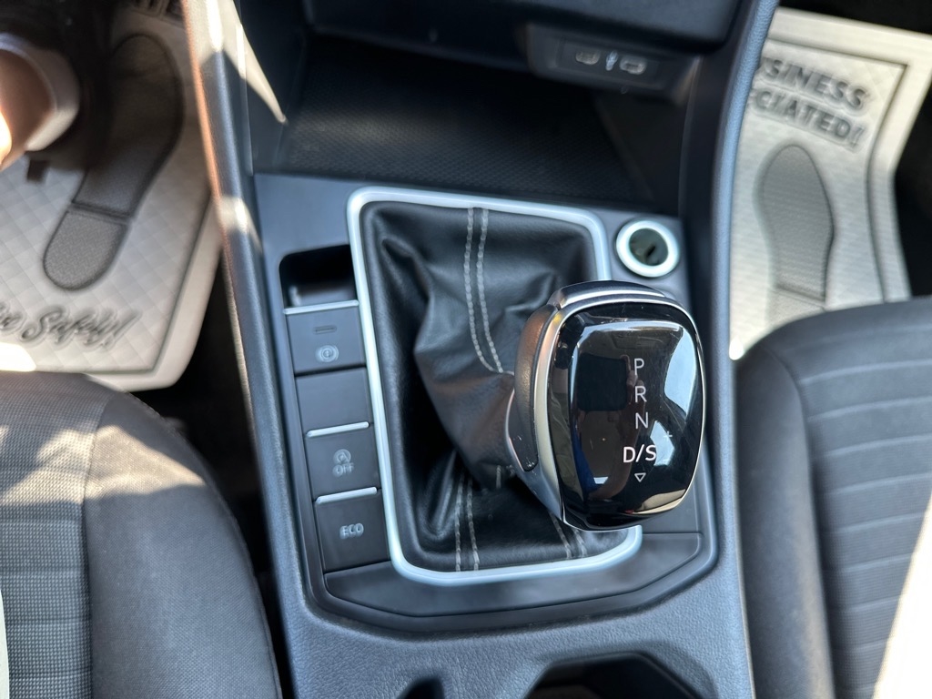 Volkswagen Jetta S Auto 2024