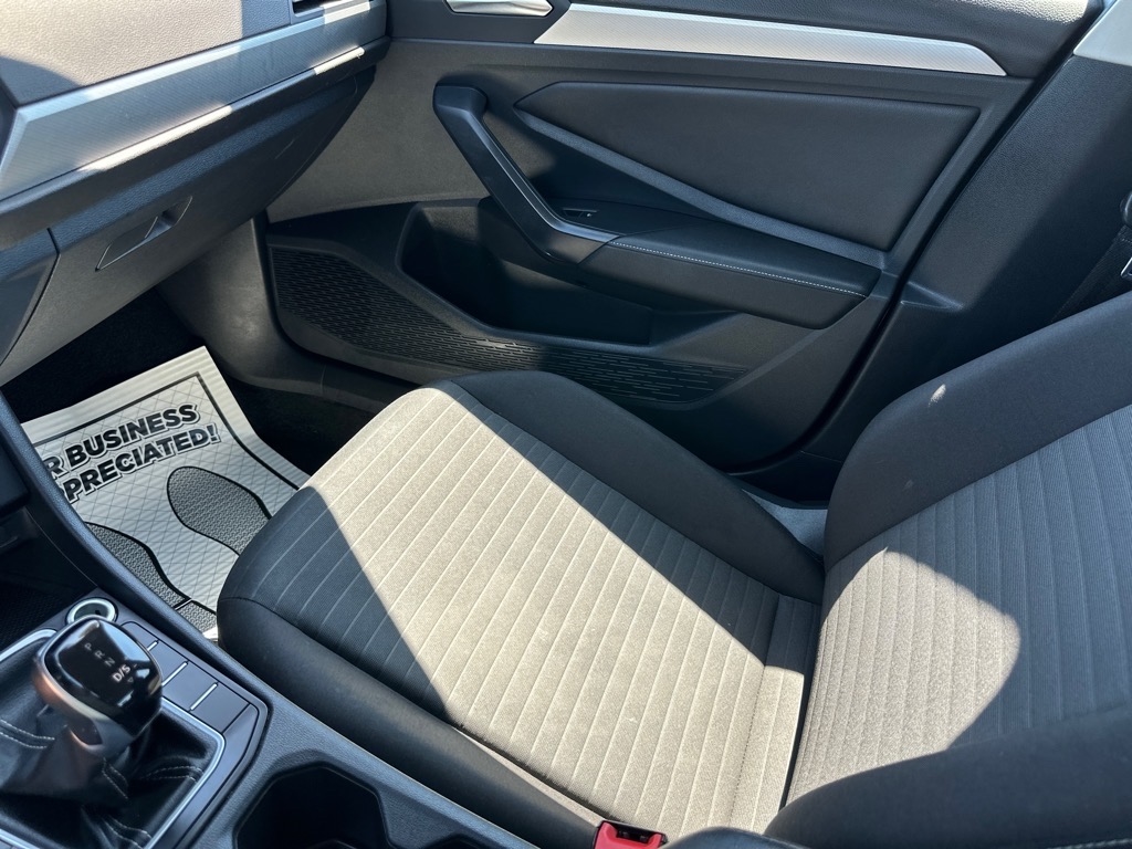 Volkswagen Jetta S Auto 2024