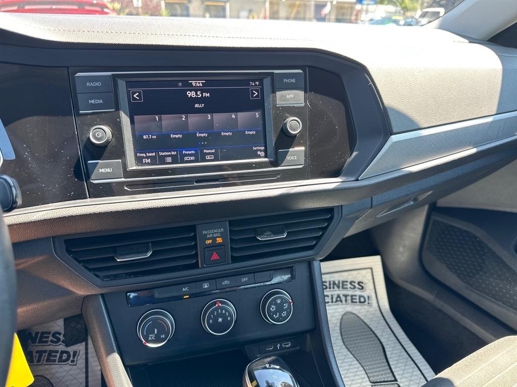 Volkswagen Jetta S Auto 2024