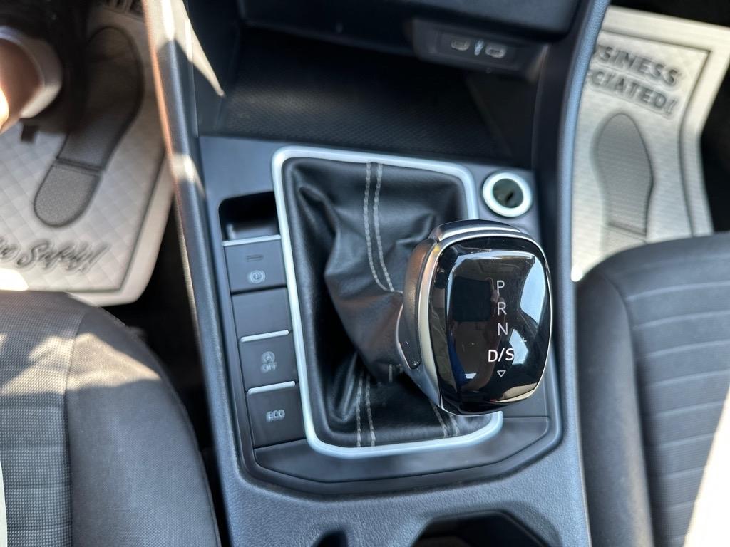 Volkswagen Jetta S Auto 2024