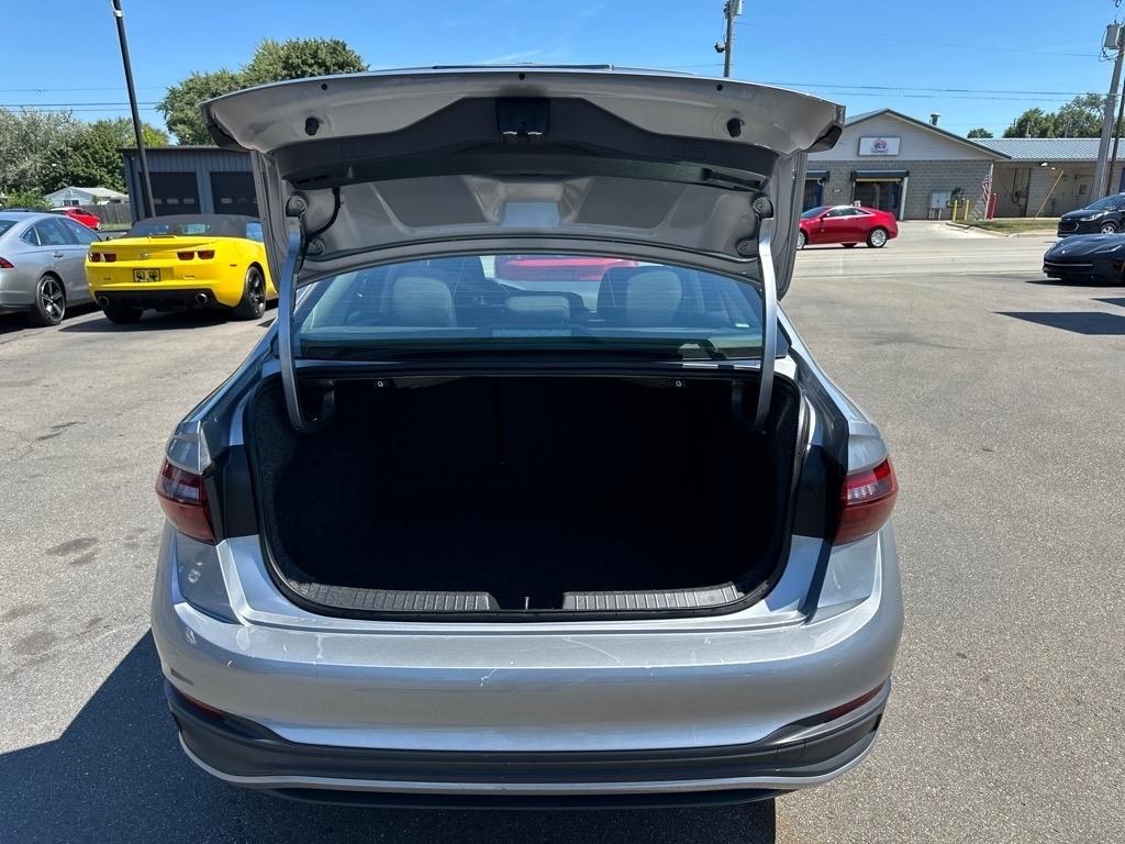 Volkswagen Jetta S Auto 2024