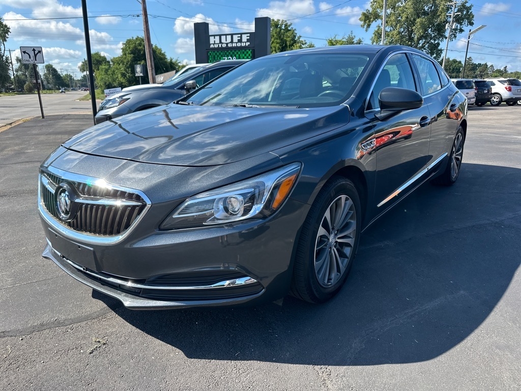 Buick LaCrosse 4dr Sdn Essence FWD 2017