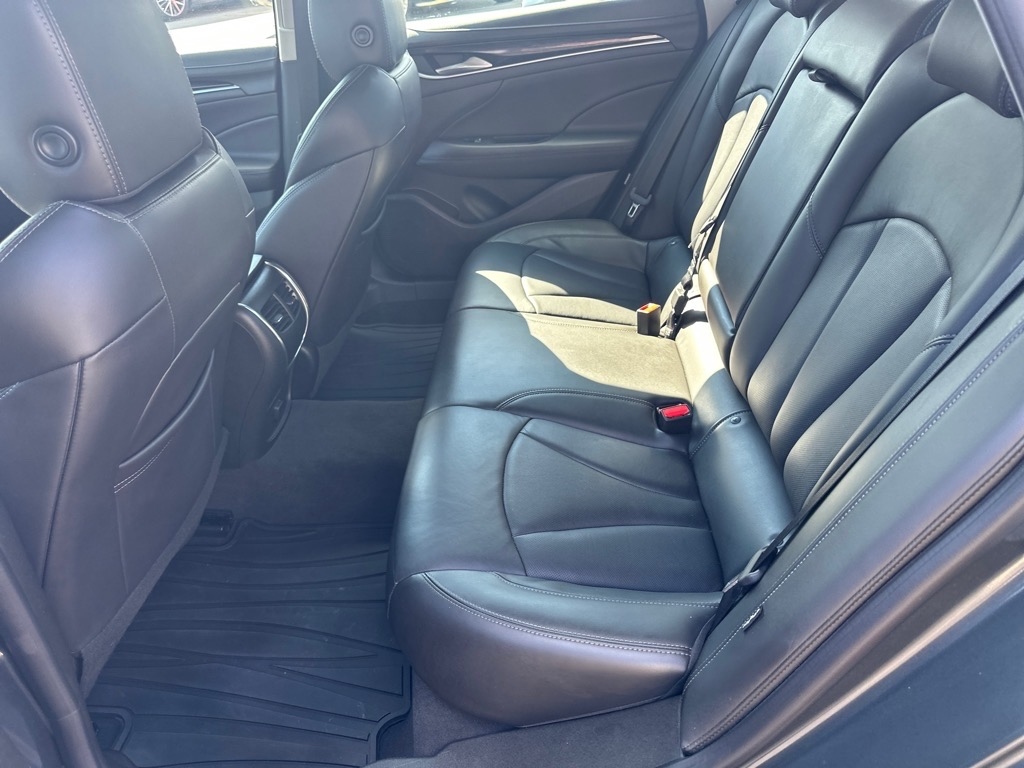 Buick LaCrosse 4dr Sdn Essence FWD 2017